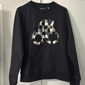 Moose Knuckles men’s crewneck sweater